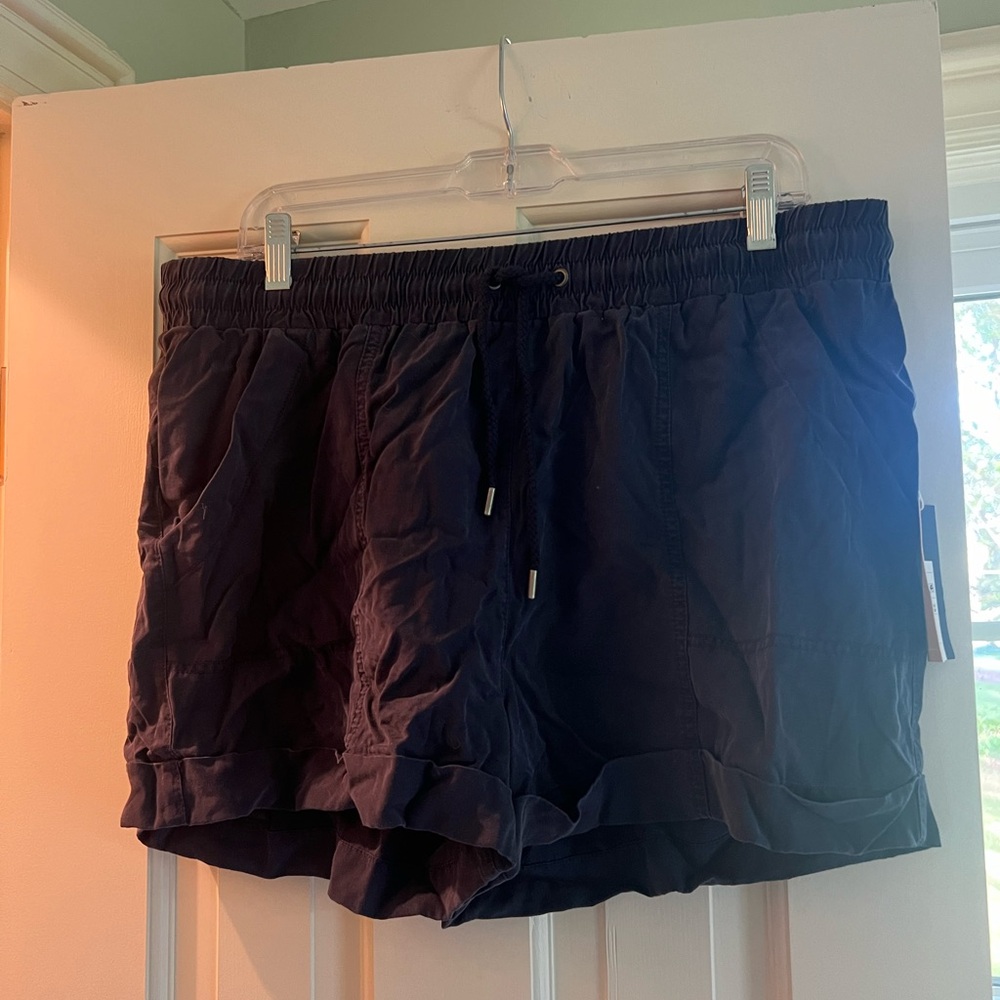 NWT Navy Blue Universal Thread Stretch Waistband Women’s Shorts